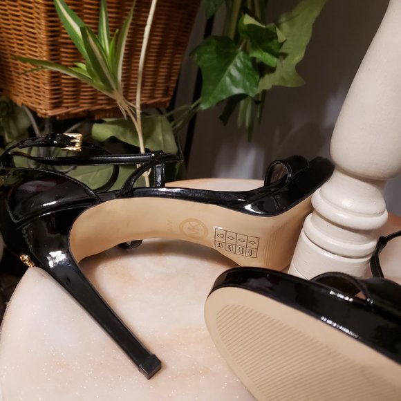 Michael Kors T-Strap Black Leather Open Toe Platform Sandals - Picture 9 of 10